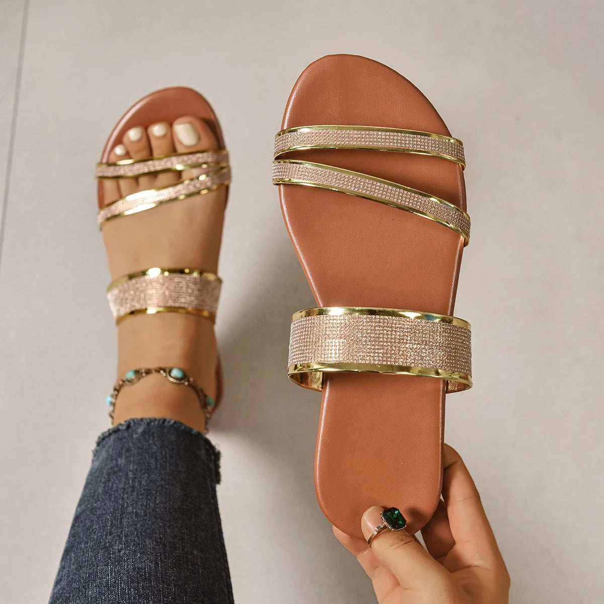 Summer Women Slippers Beach Casual Slippers Fashion Patent Leather Flat Heel Sandals Sparkle Bling Rhinestone Shoes Slides Women