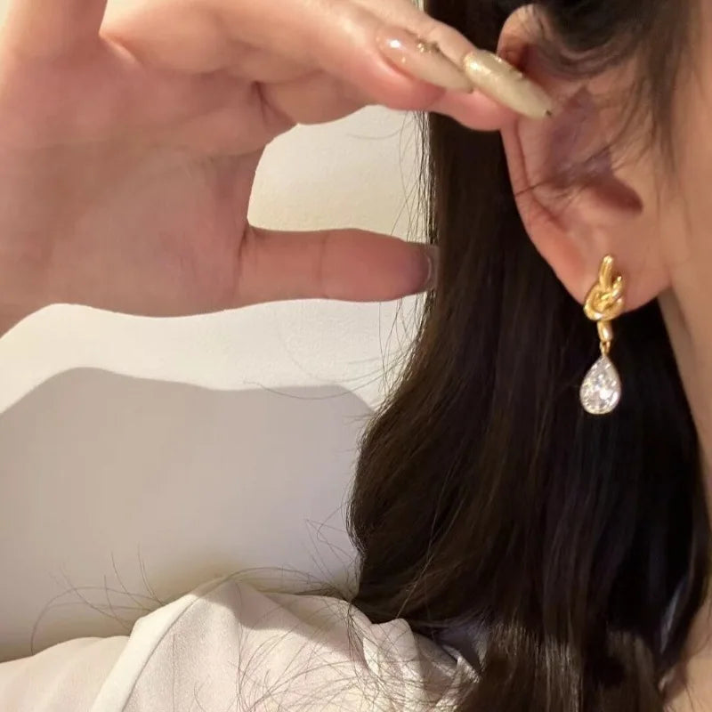 High quality twisted luster water droplet inlay diamond earrings for women classic and exquisite trend earings stud jewelry